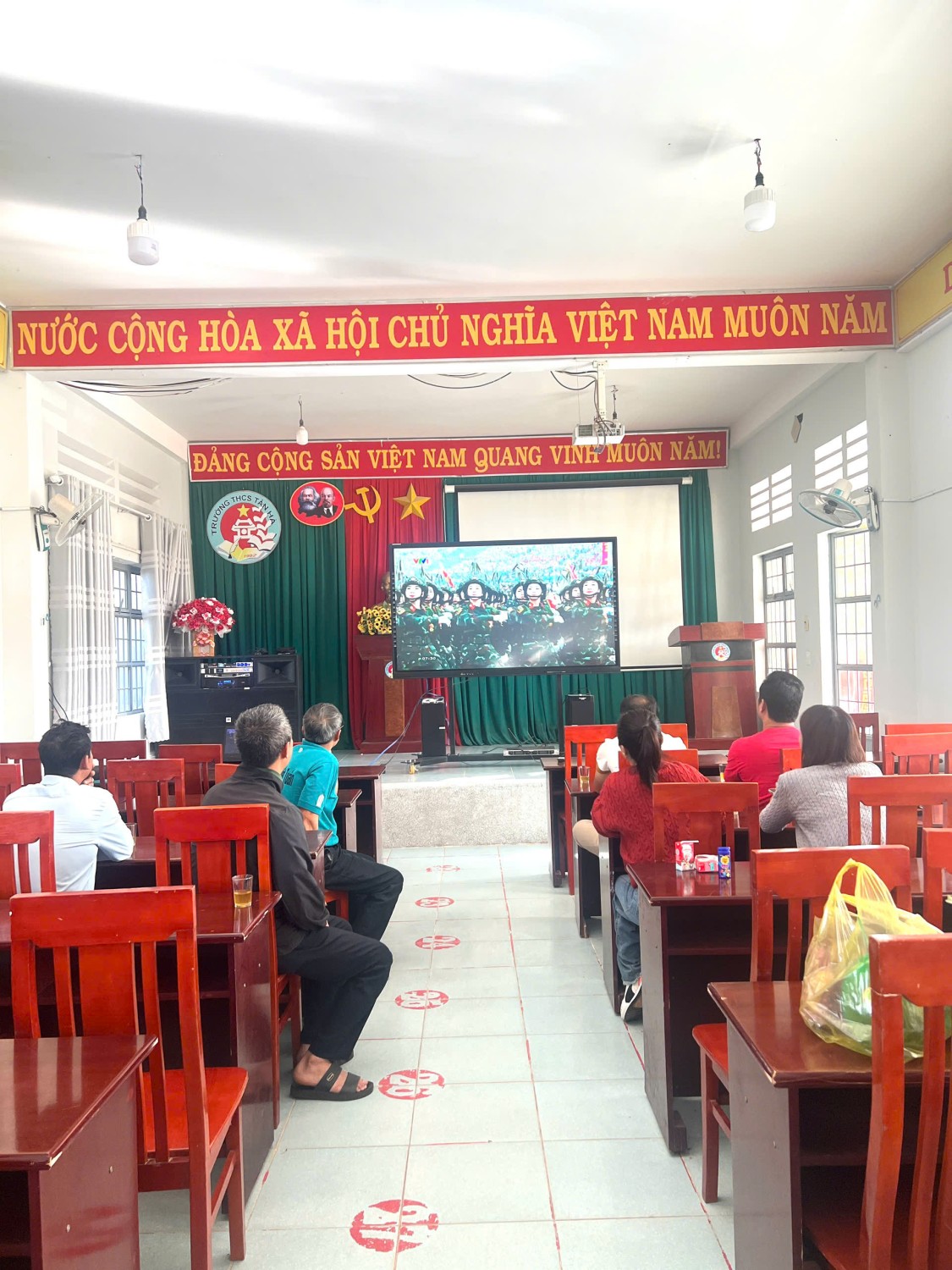 TRƯỜNG THCS TÂN HÀ NHIỆT LIỆT CHÀO MỪNG QUỐC KHÁNH 2/9